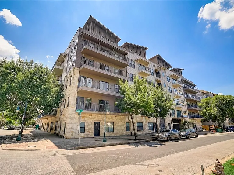 Texan Pearl Best Value in West Campus — Photo 1