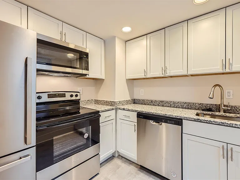 521 S Dallas St — Photo 4