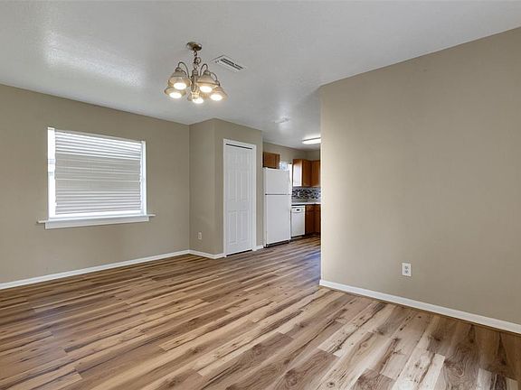 5th image of 3100 W Reynolds St