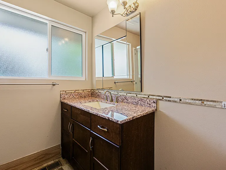 10434 NE 16th Pl — Photo 15