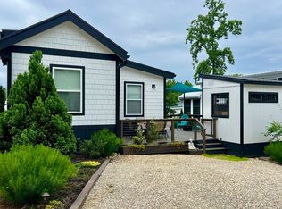 73 Highland Hill Ln, Flat Rock, NC 28731