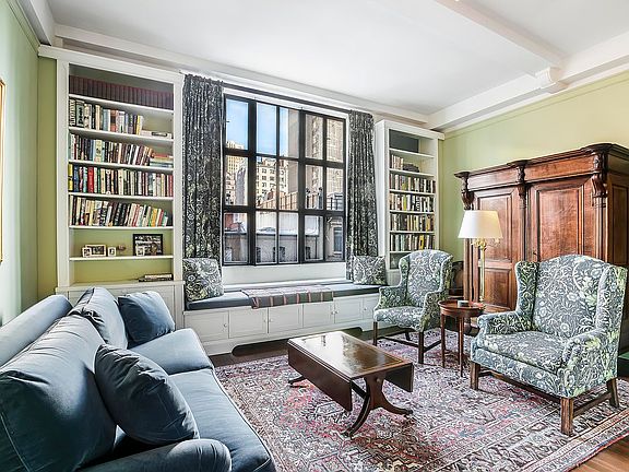 2nd image of 15 W 67th St #5RE