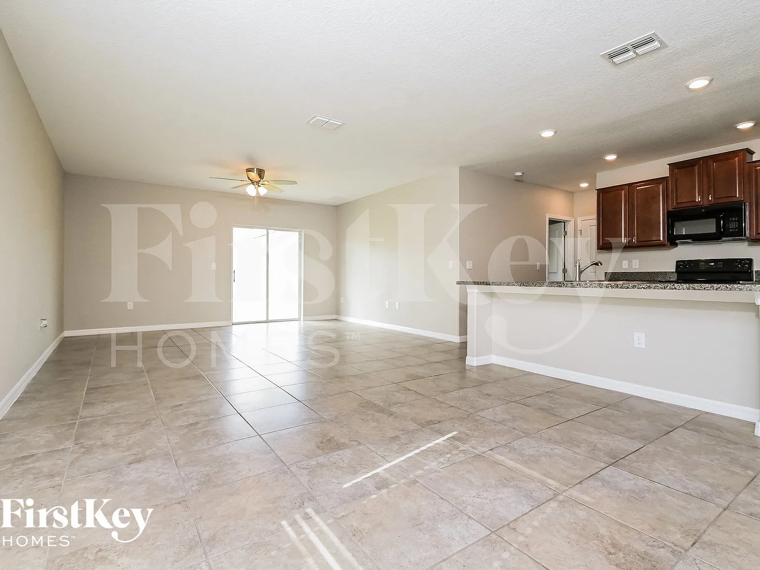 6 bed, 3.0 bath, 2580 sqft, $2,750 — Photo 2