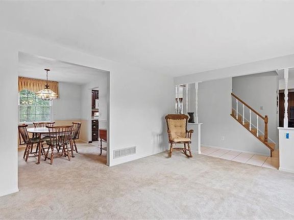 5th image of 1001 Apple Hill Ln