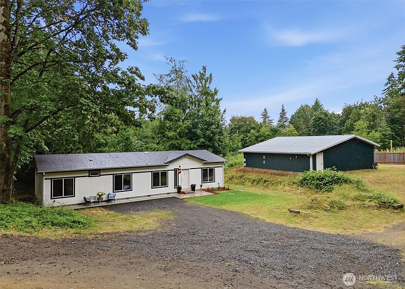 4th image of 31571 Night Owl Avenue NE