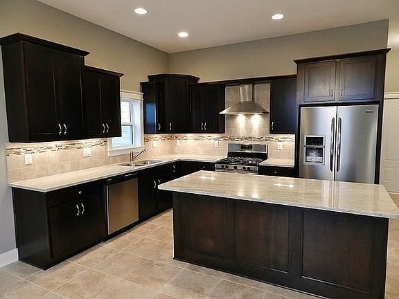 4th image of 5002 NE Jan Rose Pkwy