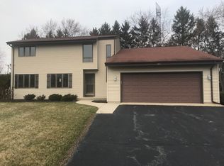 1967 Pinehurst Ct, Libertyville, IL 60048
