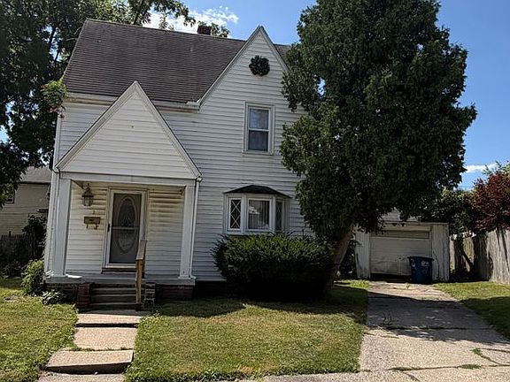 2nd image of 2 Charlevoix Ct