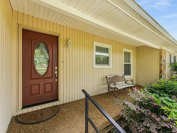 4th image of 2907 Lone Oak Dr