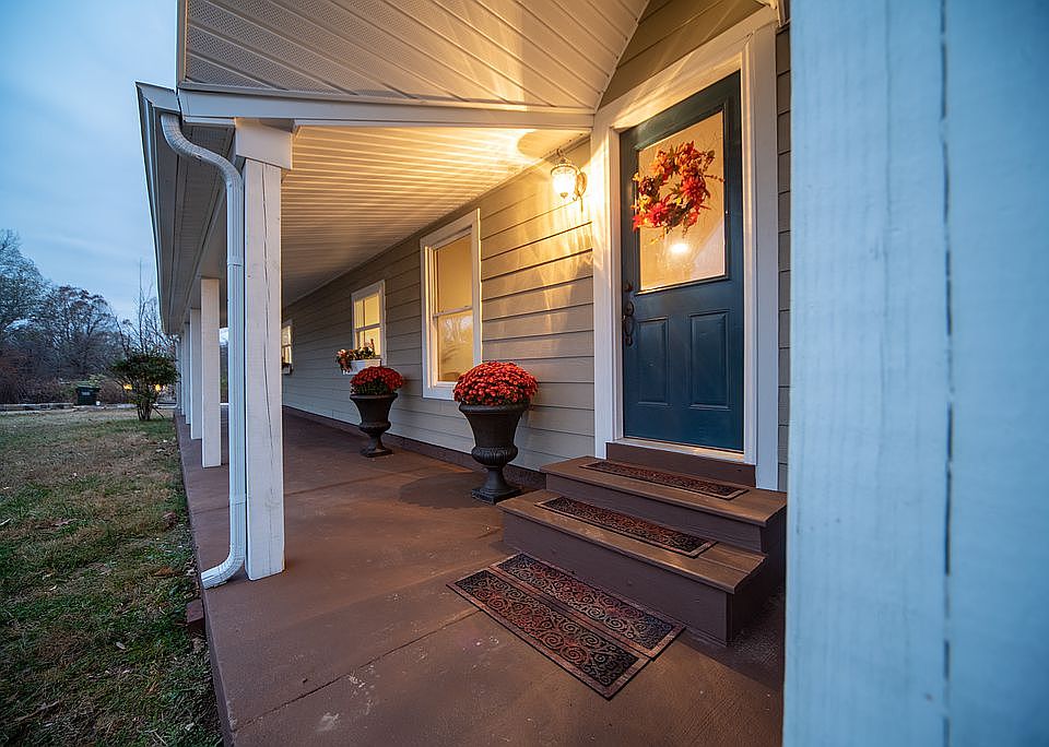1st image of 62 Pond View Dr