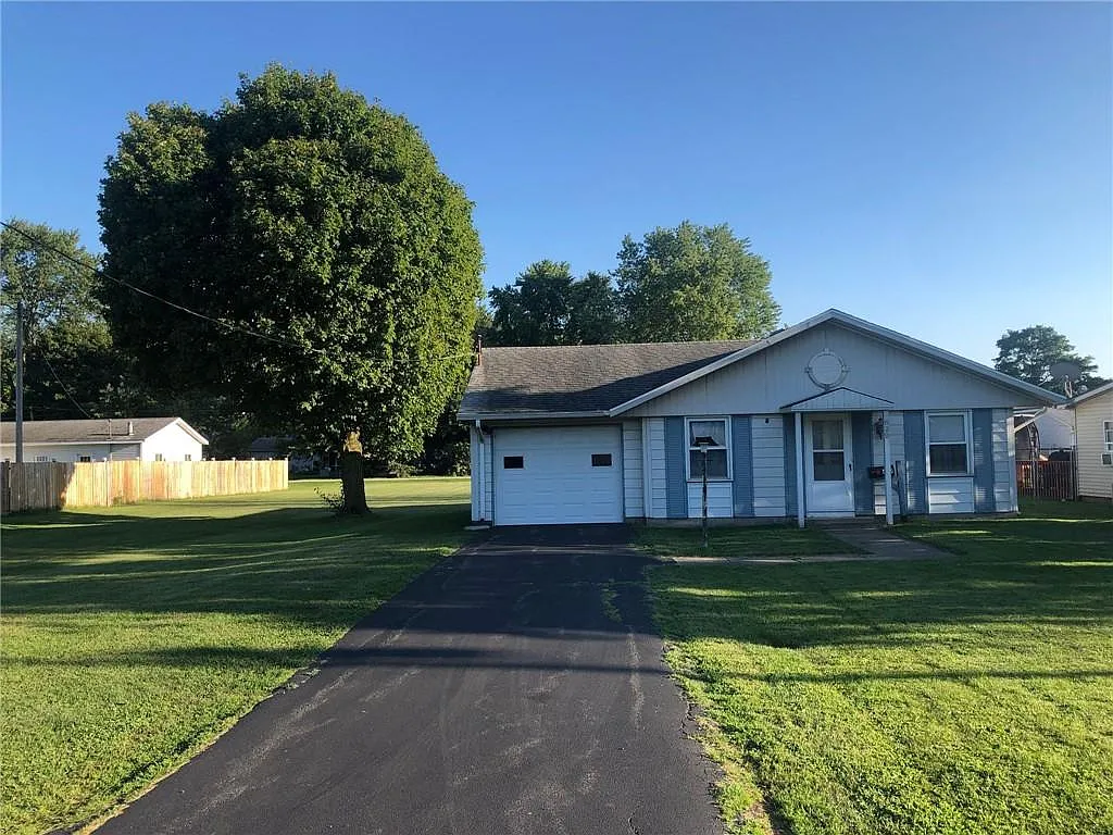 629 W Maple St photo 1