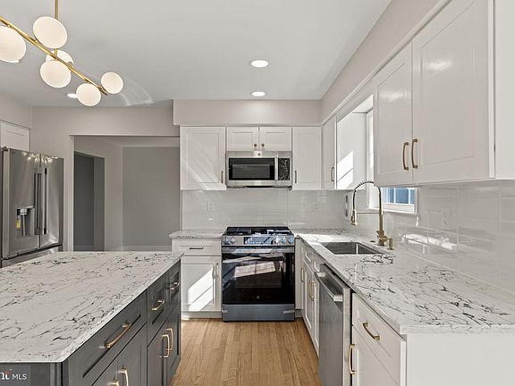 4th image of 703 Gregory Dr