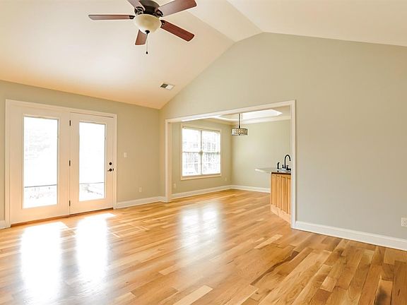 2nd image of 120 Grace Ct
