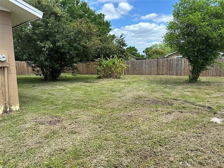 1343 Croyle Dr — Photo 17