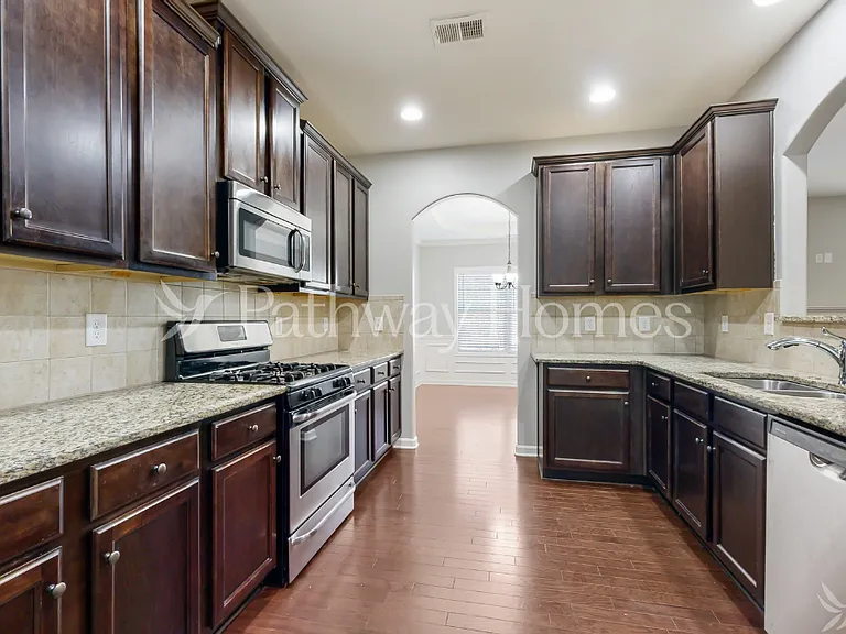 3922 Lake Manor Way — Photo 7