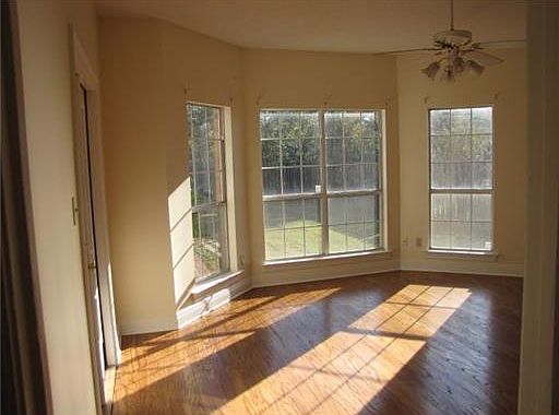 4th image of 5019 Live Oak Dr