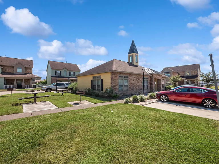Sterling Green Village & Sheldon Ranch Apartments — Photo 15