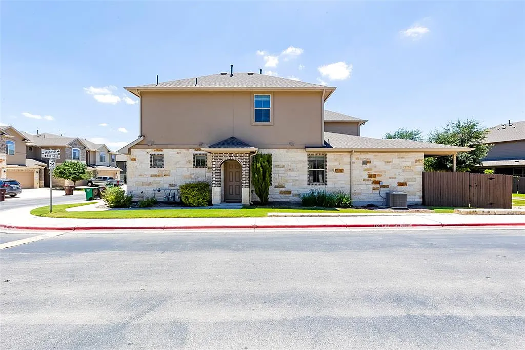 3 bed, 2.5 bath, 1707 sqft, $1,995 — Photo 4