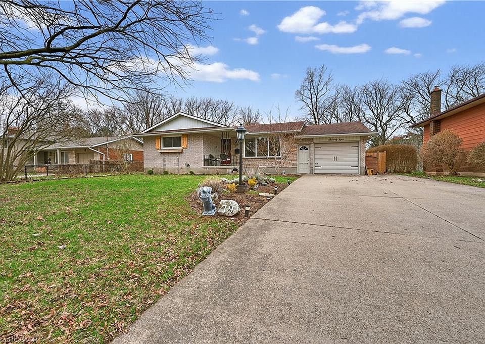 1st image of 79 Prince Charles Dr