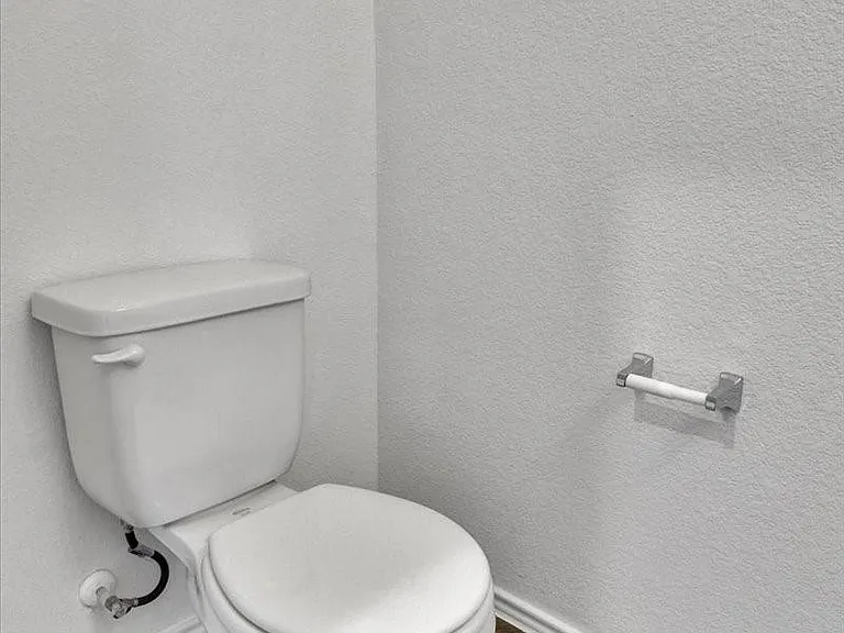 140 Banyon Dr — Photo 12