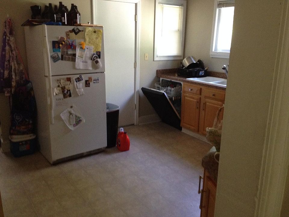 2nd image of 301 Laburnam Cres #1