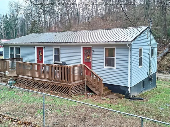 104 Woodland Dr, Nitro, WV 25143