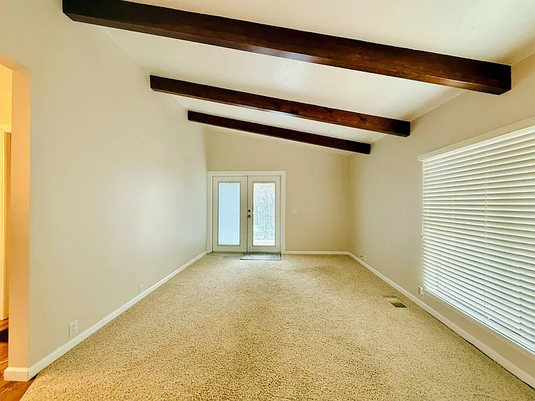 2902 Bruce Ln — Photo 3