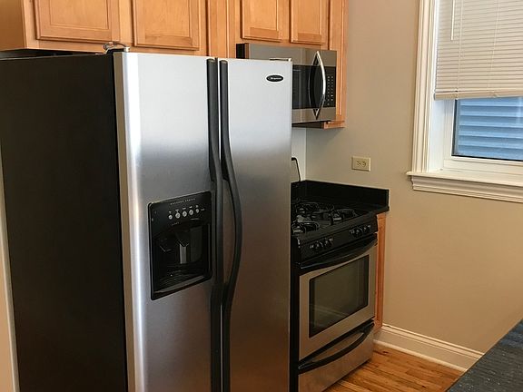 4th image of 1442 W Barry Ave APT 1F