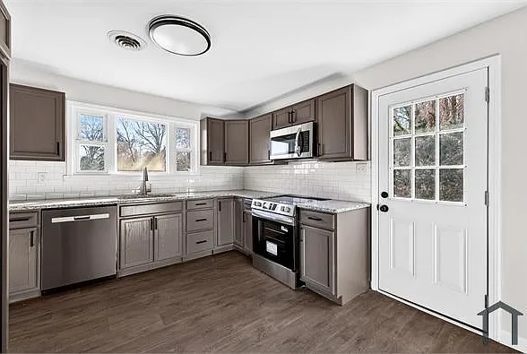 4406 W Argyle Dr — Photo 10