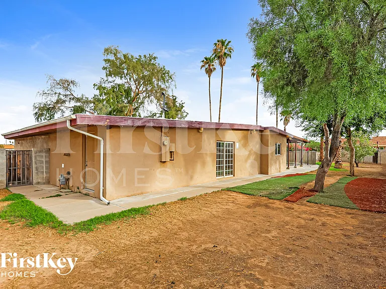 2028 W Schell Dr — Photo 17