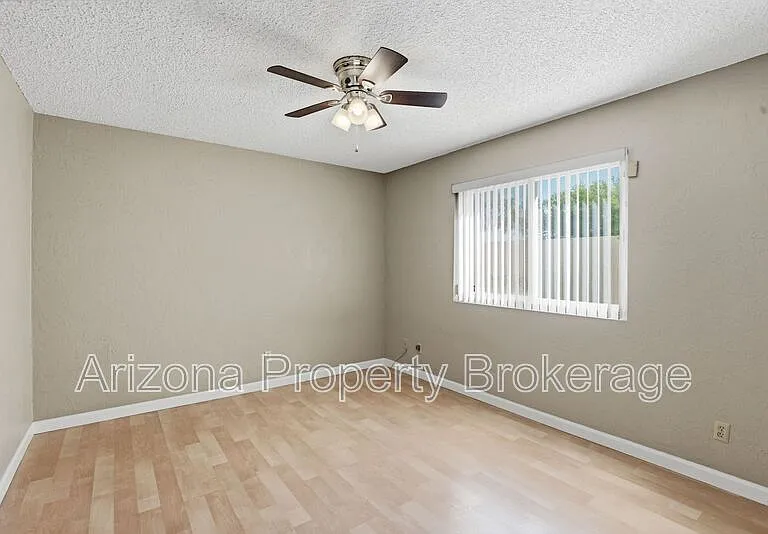 2192 E Balboa Dr — Photo 19