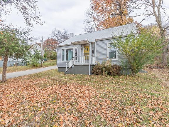2nd image of 1225 Forest Ln