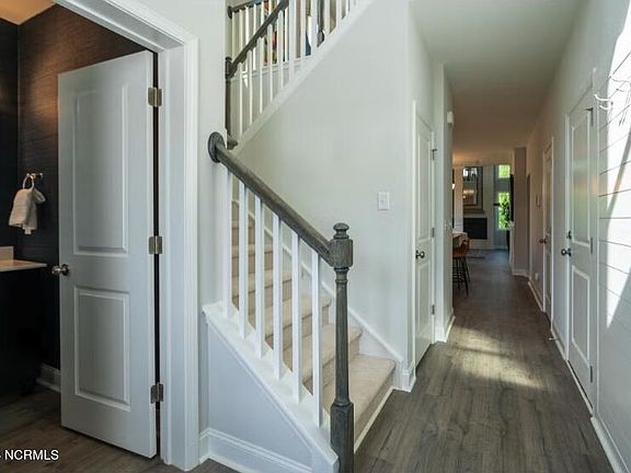 3rd image of 1100 Ben Thomas Drive NE