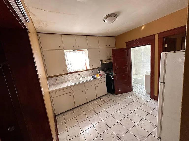 933-935 Garfield Ave — Photo 8