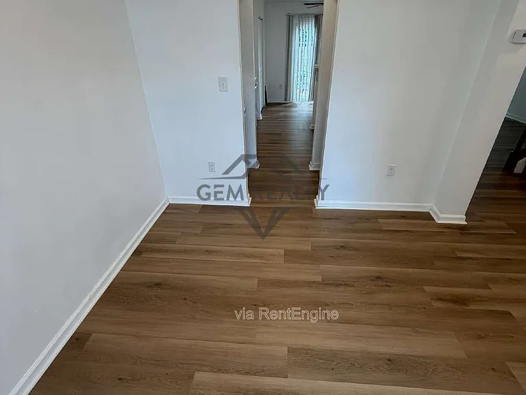 569 Cromwell Ct — Photo 11