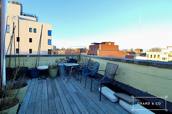 Rented by Grand & Co. | media 10