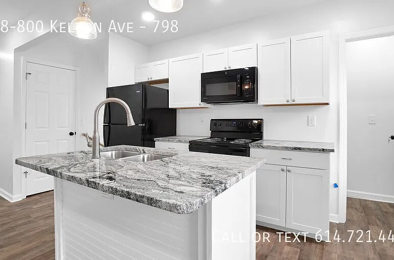 798-800 Kelton Ave #798 — Photo 1