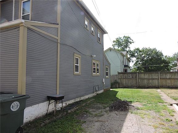 4th image of 1915-1917 E 4th St