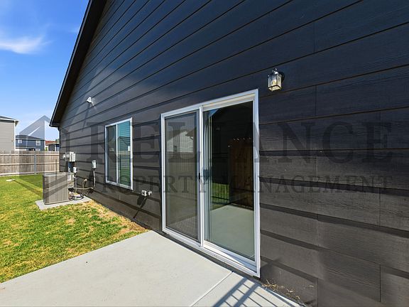 5th image of 2755 S Greenleaf St