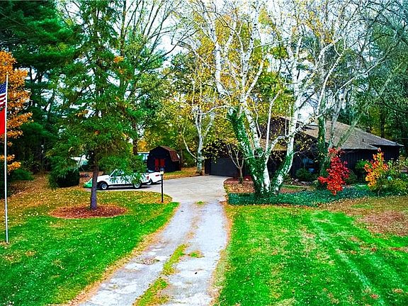 3rd image of 6255 Hemlock Dr