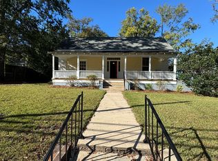 527 Cambridge Ave E, Greenwood, SC 29646