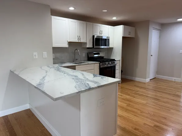 15 Main St APT 6, North Reading, MA 01864