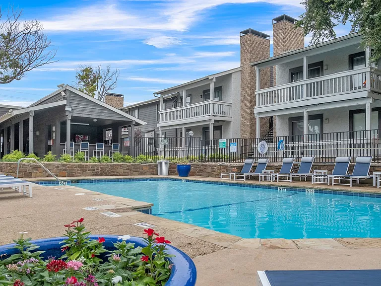 Riverwalk Apartments — Photo 21
