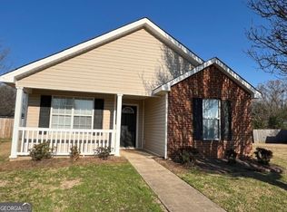 402 Chadwyck Cir, Bonaire, GA
