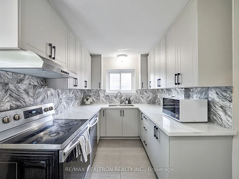 50 Axsmith Cres — Photo 16