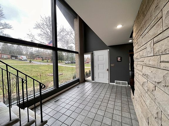 2nd image of 957 Simon Ln