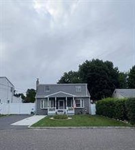 126 E 12th St, Huntington Station, NY, 11746