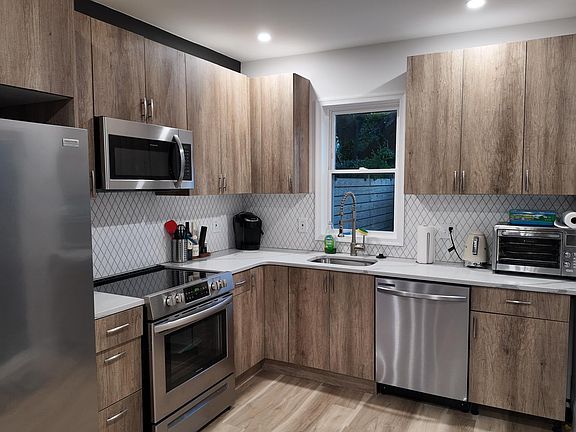 3rd image of 2246 N Hancock St