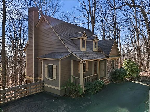 2nd image of 425 Sanderlin Mountain Dr