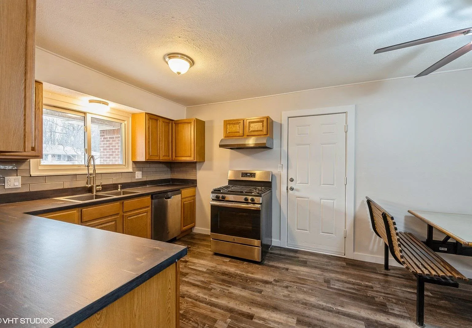 3 bed, 1.5 bath, 1100 sqft, $1,790 — Photo 1